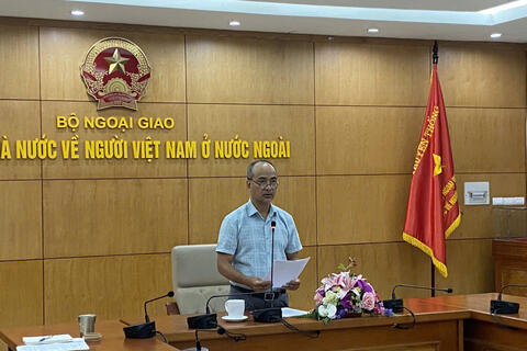 Chủ nhiệm Ủy ban NNVNVNONN tham dự hoạt động của thanh niên, sinh viên Việt Nam tại Pháp và Châu Âu