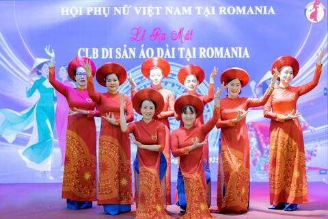 Ra mắt Câu lạc bộ  Di sản Áo dài Việt Nam tại Rumani
