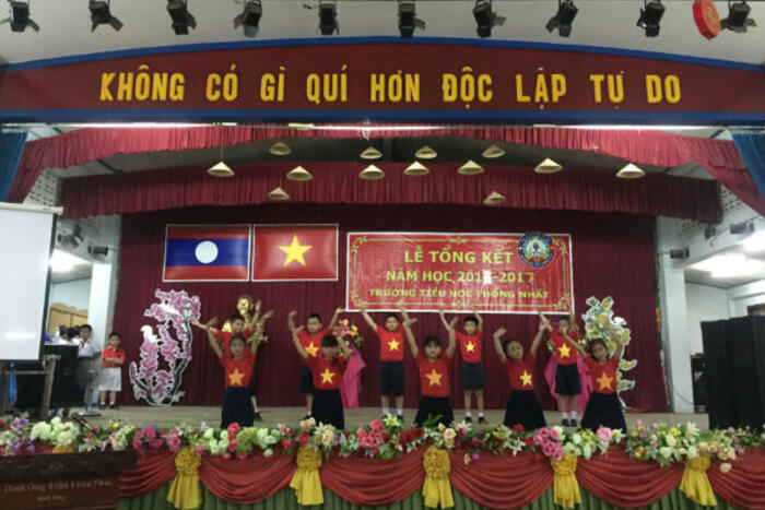 Văn nghệ trước buổi lễ