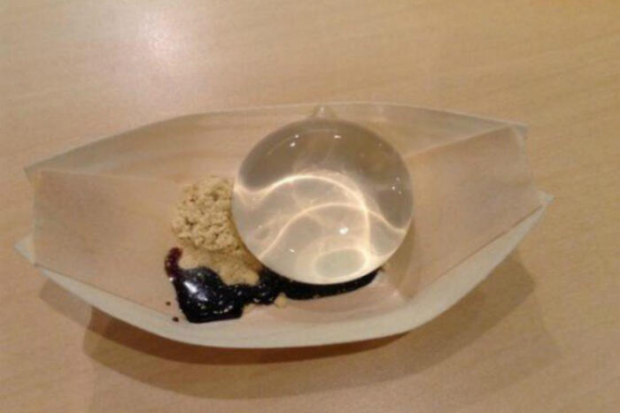 Bánh mochi giọt nước có tên là “mizu shingen mochi”