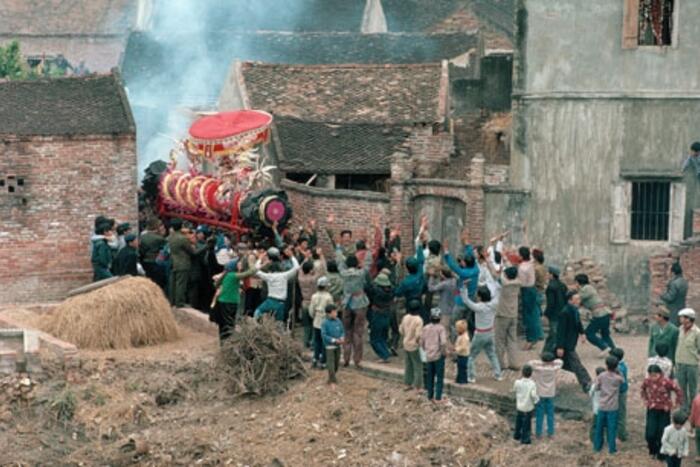 Hà Nội, 1989: Lễ hội ngày Tết ở một làng nhỏ ven đô