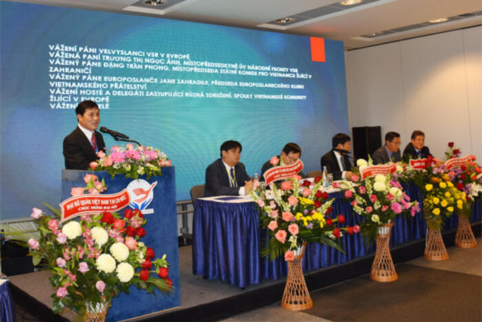 Đại sứ Việt Nam tại CH Séc Trương Mạnh Sơn phát biểu chào mừng Đại hội