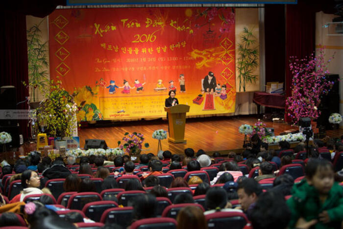 Chủ tịch UBND Sasang-Busan (Hàn Quốc) gửi lời chúc Tết đến cộng đồng người Việt (Ảnh: Nguyễn Đình Tuấn)
