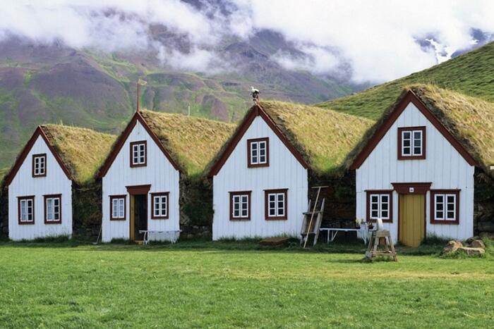 Khi nhìn ngắm khung cảnh này, nhiều du khách đã thốt lên đầy ngạc nhiên, rằng không ngờ trên thế giới lại tồn tại những ngôi nhà cổ tích "bằng xương bằng thịt" như thế này