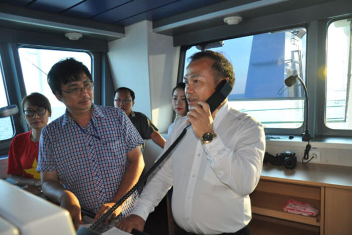 Thứ trưởng Vũ Hồng Nam chia sẻ tình cảm và trả lời phỏng vấn bản tin tàu  KN 491