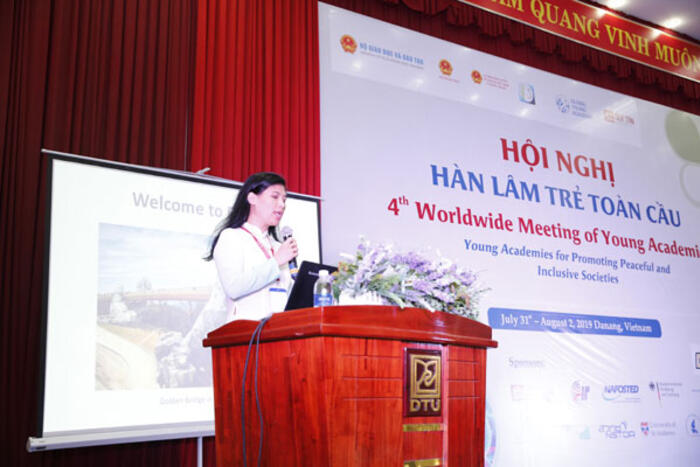 Giáo sư Nguyễn Thị Kim Thanh phát biểu