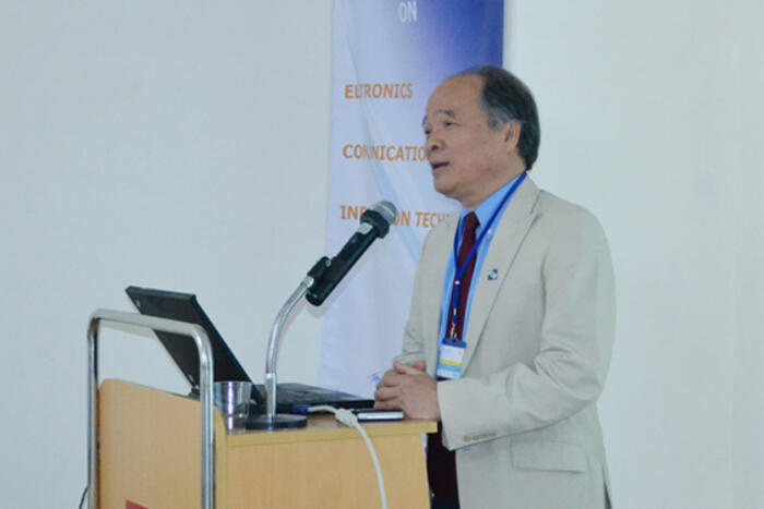 Giáo sư Huỳnh Hữu Tuệ