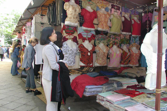 Một khu chợ người Việt tại Ba Lan