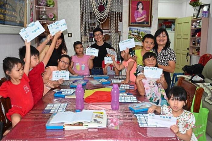 Gia đình là yếu tố nền tảng trong việc dạy tiếng Việt cho các thế hệ sinh ra ở nước ngoài (Ảnh minh họa)