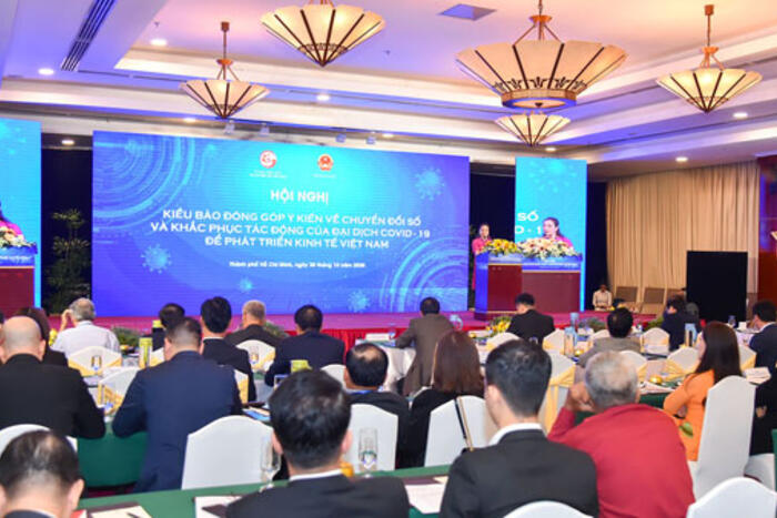 Hội nghị “Kiều bào đóng góp ý kiến về Chuyển đổi số và khắc phục tác động của đại dịch COVID-19 để phát triển kinh tế Việt Nam” tại TP. Hồ Chí Minh, tháng 10/2020