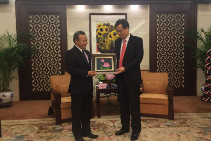 Thứ trưởng Chủ nhiệm Vũ Hồng Nam đã có cuộc gặp với Phó Chủ tịch Ủy ban Nhân dân tỉnh Quảng Đông Hà Trung Hữu