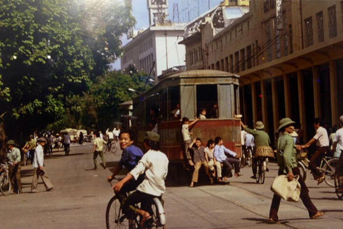 Tàu điện cổ trên phố Đinh Tiên Hoàng, 1983