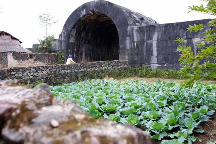 Trong những cuộc khai quật khảo cổ gần đây, các nhà khoa học đã phát hiện rất nhiều công trình, hiện vật đặc biệt tại Di sản Thành đá Tây Đô như tìm thấy con đường đá cổ đẹp nhất Việt Nam với hơn 600 năm tuổi; nền gạch Gò Ngục cách Hoàng thành về phía Tây - Nam 150 m.