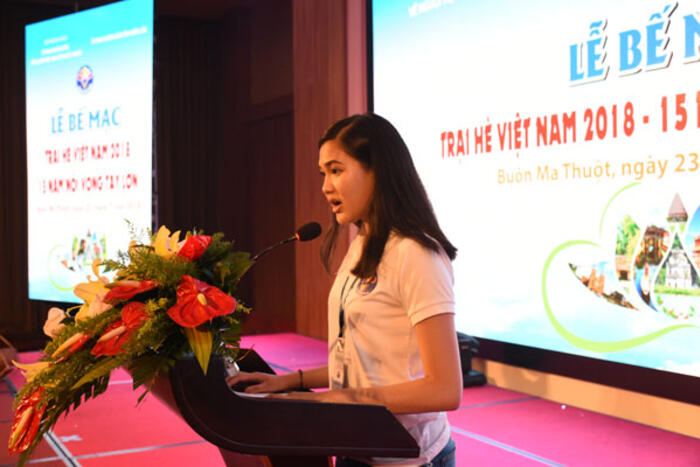 Em Phạm Phương Anh- đại diện các đại biểu Trại hè Việt Nam  2018 phát biểu  cảm nghĩ về  Chương trình