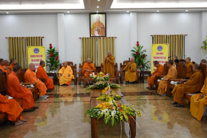 Hòa thượng Thích Giác Toàn hoan hỷ chào đón Đoàn đến thăm Học viện Phật giáo thành phố Hồ Chí Minh