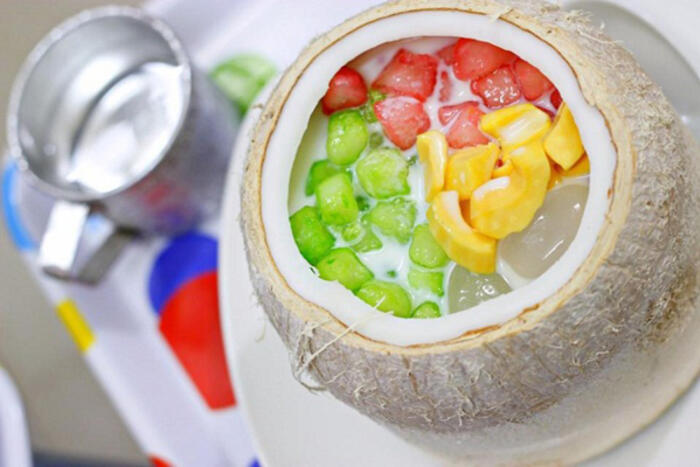 Chè củ năng trái dừa