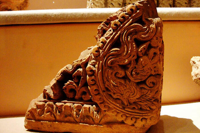 Gạch đất nung trang trí góc có hình lá đề uốn cong