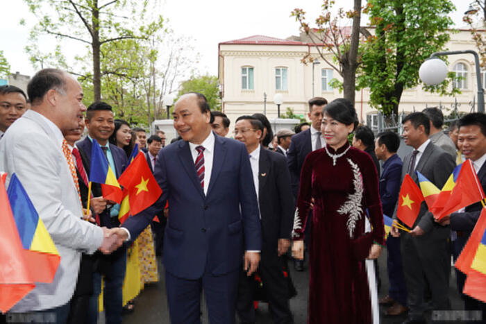 Thủ tướng Nguyễn Xuân Phúc cùng Phu nhân gặp gỡ kiều bào tại Romania, tháng 4/2019
