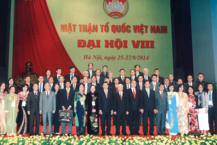 Lãnh đạo Đảng, Nhà nước chụp ảnh lưu niệm cùng các đại biểu kiều bào tham dự Đại hội VIII Mặt trận Tổ quốc Việt Nam (Hà Nội, tháng 9/2014)