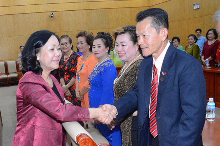 Trưởng Ban Dân vận Trung ương Trương Thị Mai tiếp Đoàn cựu giáo viên kiều bào tại Thái Lan thăm Việt Nam, tháng 9/2018