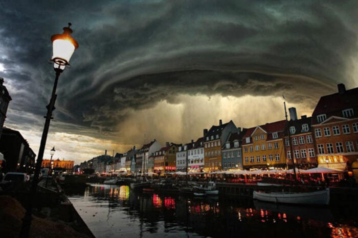 Mưa dông trên bầu trời Copanhagen, Đan Mạch
