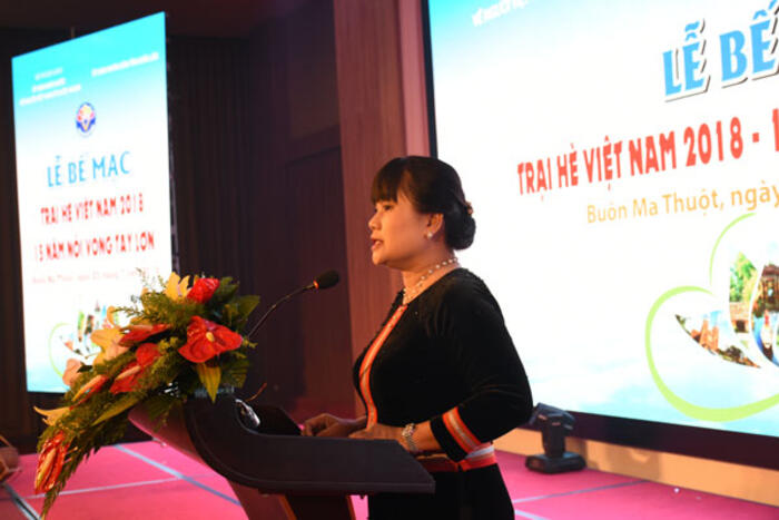 Bà H’Yim Kđor, Phó Chủ tịch UBND tỉnh Đắk Lắk phát biểu tại buổi lễ