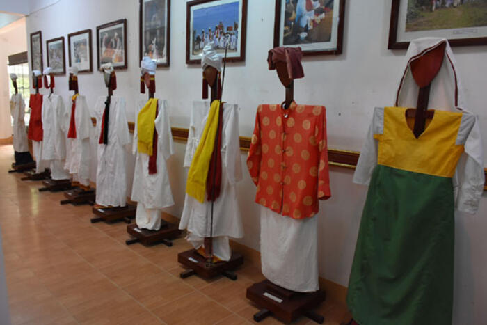 Trang phục người Chăm trưng bày tại Trung tâm nghiên cứu văn hóa Chăm