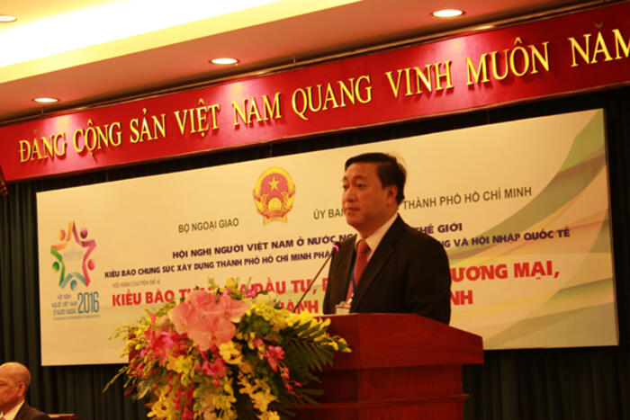 Ông Phạm Thành Kiên, Giám đốc Sở Công thương TP Hồ Chí Minh đọc báo cáo dẫn đề