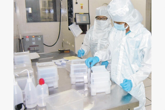 Các kỹ sư kiều bào đang làm việc tại Công ty TNHH Công nghệ Sinh học Dược NANOGEN, một trong những công ty tại Khu Công nghệ cao tại TP Hồ Chí Minh