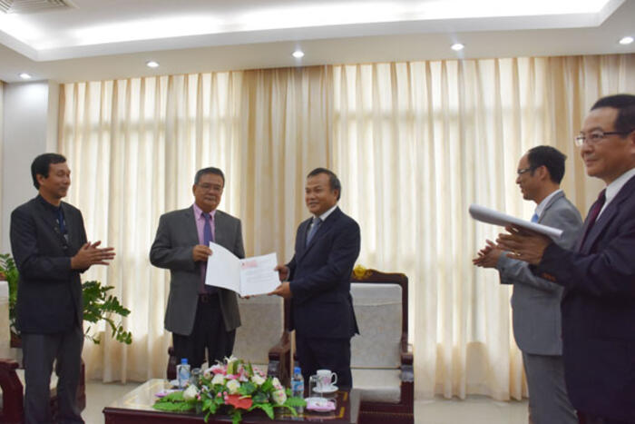 Thứ trưởng Vũ Hồng Nam trao Quyết định bổ nhiệm cho ông Dinh Jean-Pierre