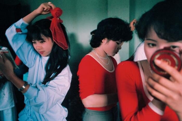 Hà Nội, 1989: Hậu trường trang điểm của các thí sinh tham gia cuộc thi tìm kiếm người đẹp thanh lịch Hà Nội