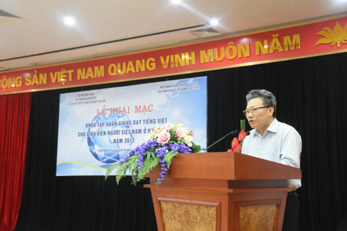 Ông Nguyễn Hồng Sơn- Phó Vụ trưởng Vụ Giáo dục Thường xuyên phát biểu tại lễ Khai mạc