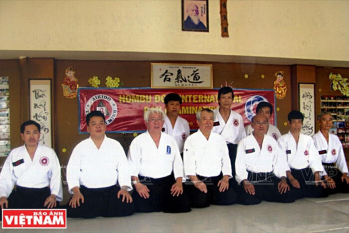 Võ sư Đặng Văn Phát biểu diễn trong đợt tập huấn và biểu diễn Aikido quốc tế - Hà Nội năm 2010. Ảnh: Tư liệu