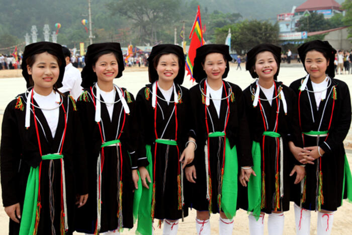 Các thiếu nữ Sán Dìu say đắm điệu hát Soọng cô