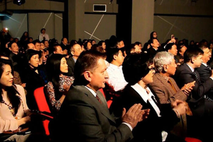 Đông đảo khán giả tham dự  Đêm nhạc