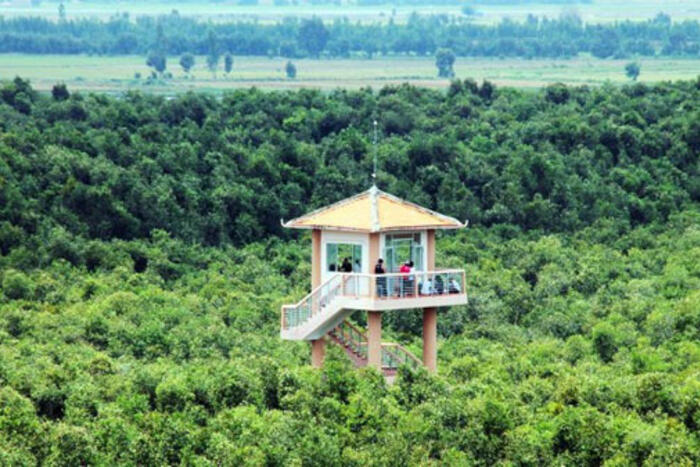 Tòa tháp canh thứ hai chụp từ tòa tháp canh thứ nhất