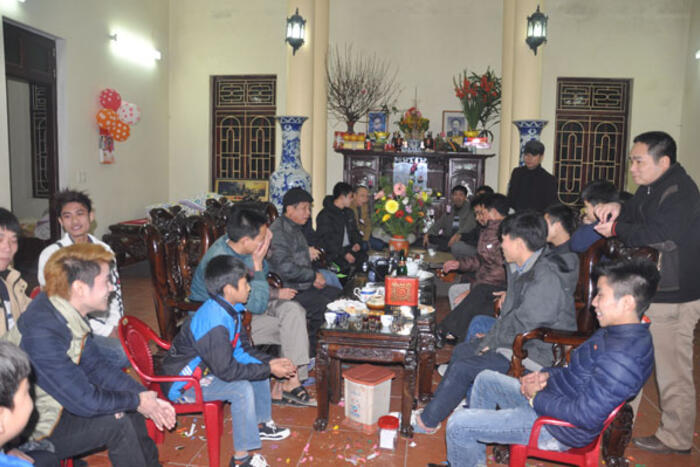 Đại gia đình quây quần, đầm ấm vui vẻ trong thời khắc Giao Thừa