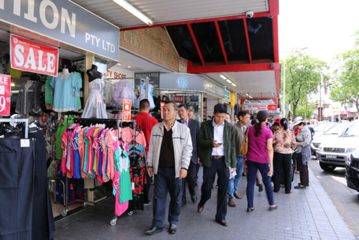Thứ trưởng Vũ Hồng Nam thăm chợ Việt ở Cabramatta