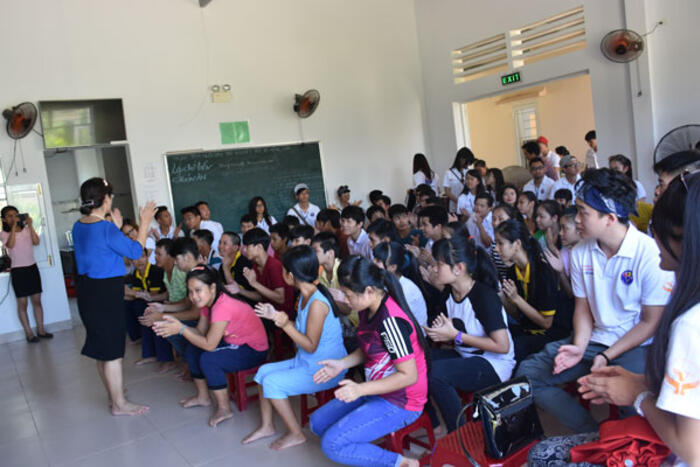 Giao lưu cùng các em học sinh tại Trung tâm khuyết tật Võ Hồng Sơn (Quảng Ngãi)