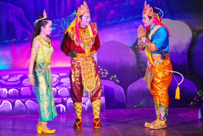Vở diễn “Chuyện tình Preh Ream và nàng Sêđa” do Đoàn Nghệ thuật Khmer Sóc Trăng trình diễn