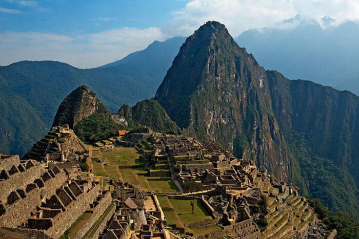 Machu Picchu:Một trong những địa điểm cổ đại đẹp và ấn tượng trên thế giới.Ruộng bậc thang Machu picchu được xây dựng từ những khối đá với hàng nghìn bậc thang