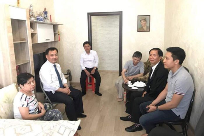 Đại sứ Nguyễn Anh Tuấn thăm gia đình kiều bào