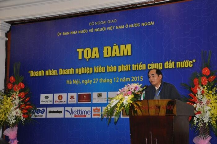 Ông Hoàng Mạnh Huê, Chủ tịch Liên Hiệp hội Doanh nghiệp Việt Nam tại châu Âu phát biểu ý kiến