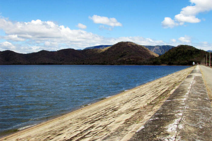Con đập hồ Cà Giây cao 25,4m, dài 970,5m - Ảnh: Nguyễn Thiên Đăng