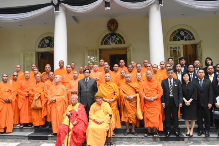 Đại sứ Thái Lan tại Việt Nam chụp ảnh lưu niệm cùng Đoàn