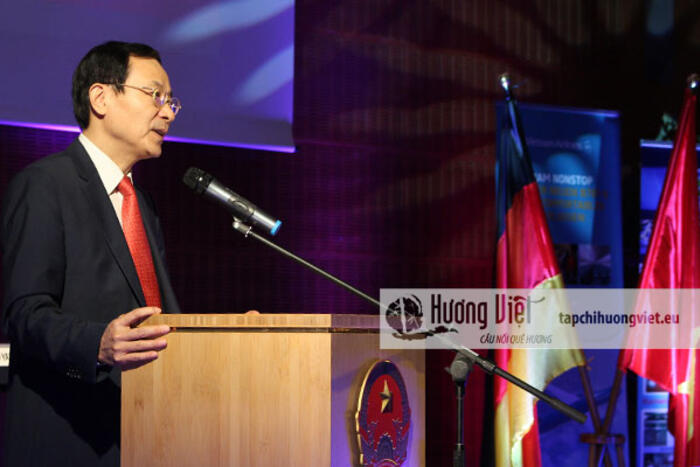 Ông Nguyễn Hồng Lĩnh - Tổng Lãnh sự Việt Nam tại Frankfurt am Main phát biểu