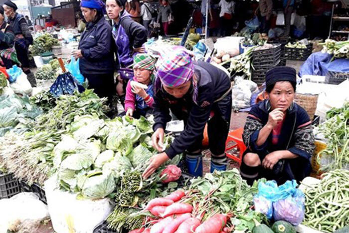 Chợ Sa Pa khá phong phú các chủng loại rau