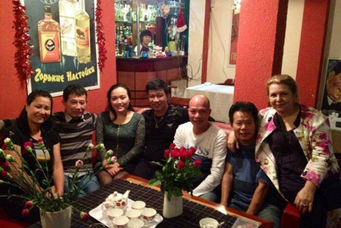 Vợ chồng anh chị Thắng – Sveta và những người bạn Việt Nam đã từng sống tại Kiev