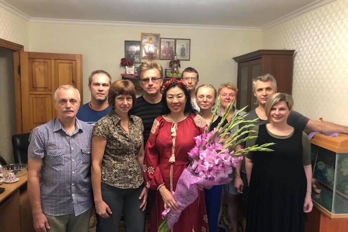 Các môn sinh “Kim Liên Hoa Phái” từ Kiev, Odessa tới chúc mừng bà Trịnh Thị Kim Liên nhân dịp sinh nhật hàng năm.