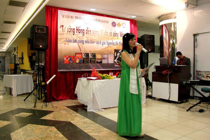 Ca sĩ Minh Khuê trích ngâm bài thơ Ba Lan trong tôi của GS Nguyễn Chí Thuật